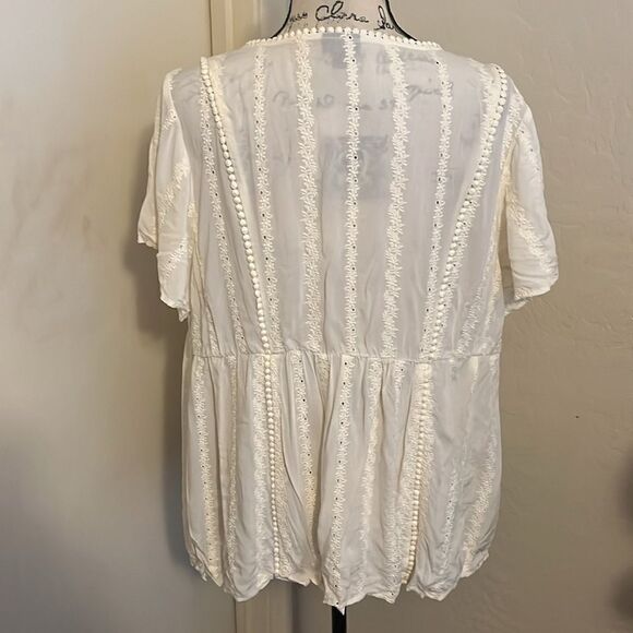 Torrid White Semi Sheer Textured V-Neck Embroidered Boho Top Cottage Core - Picture 8 of 13